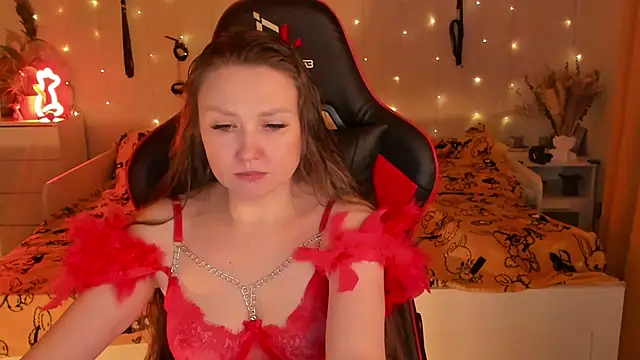 Snapshot of desperatehousewife__ chatting on October 19, 2025, 6:10 pm desperatehousewife online show from October 19, 2025, 6:10 pm