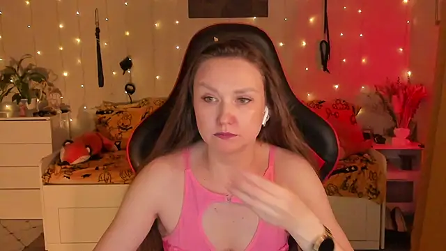 Snapshot of desperatehousewife__ chatting on October 4, 2025, 4:08 pm desperatehousewife online show from October 4, 2025, 4:08 pm
