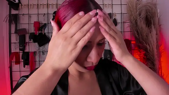 Snapshot of charrlotte_quinn chatting on November 10, 2025, 2:55 pm charrlotte quinn online show from November 10, 2025, 2:55 pm