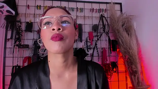 Snapshot of charrlotte_quinn chatting on December 17, 2025, 3:50 pm charrlotte quinn online show from December 17, 2025, 3:50 pm