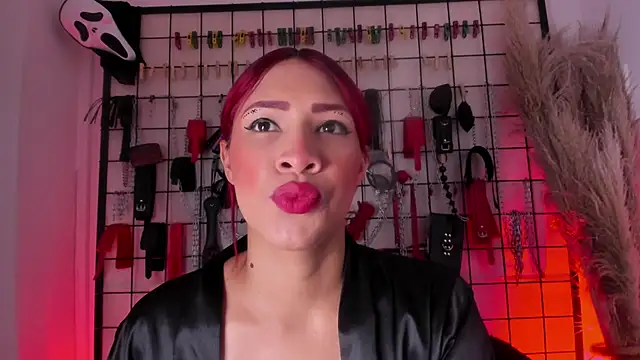 Snapshot of charrlotte_quinn chatting on November 8, 2025, 3:48 pm charrlotte quinn online show from November 8, 2025, 3:48 pm