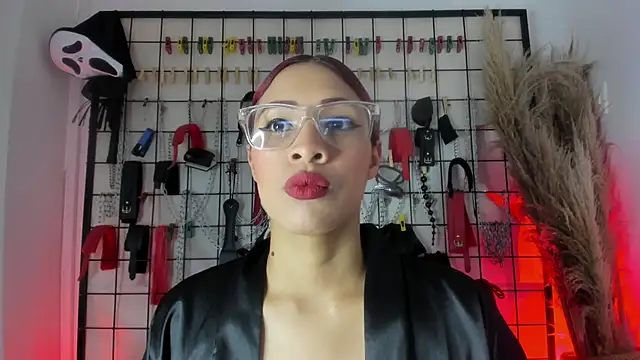 Snapshot of charrlotte_quinn chatting on November 28, 2025, 3:12 pm charrlotte quinn online show from November 28, 2025, 3:12 pm