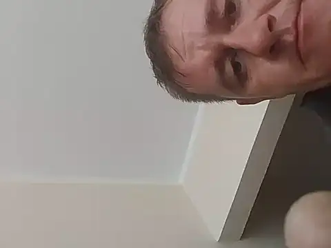 Snapshot of lukasl729 chatting on July 8, 2026, 9:32 am lukasl729 online show from July 8, 2026, 9:32 am