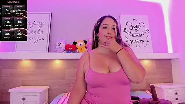Snapshot of MiiaHot chatting on June 4, 2026, 8:13 pm MiiaHot online show from June 4, 2026, 8:13 pm
