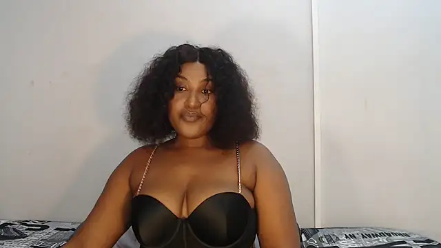 yummydoll97 online show from January 5, 2026, 6:22 pm