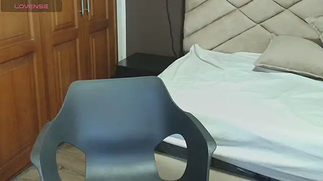 Snapshot of Raquel_jones chatting on September 30, 2025, 12:11 pm Raquel jones online show from September 30, 2025, 12:11 pm