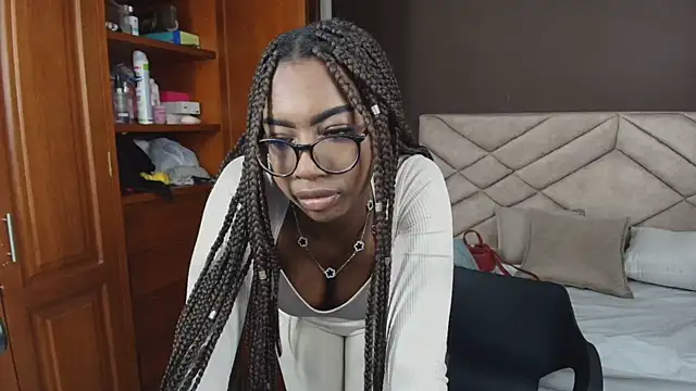 Snapshot of Raquel_jones chatting on October 27, 2025, 7:15 pm Raquel jones online show from October 27, 2025, 7:15 pm