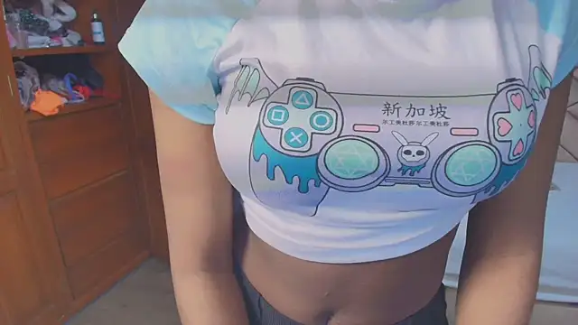 Snapshot of Raquel_jones chatting on November 21, 2025, 11:53 am Raquel jones online show from November 21, 2025, 11:53 am