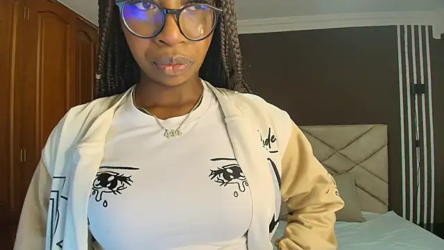 Snapshot of Raquel_jones chatting on September 25, 2025, 12:11 pm Raquel jones online show from September 25, 2025, 12:11 pm