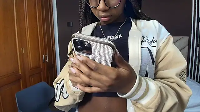 Snapshot of Raquel_jones chatting on October 31, 2025, 12:13 pm Raquel jones online show from October 31, 2025, 12:13 pm