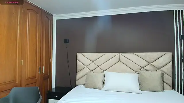 Snapshot of Raquel_jones chatting on November 2, 2025, 11:59 am Raquel jones online show from November 2, 2025, 11:59 am