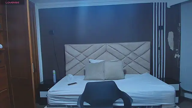 Snapshot of Raquel_jones chatting on November 14, 2025, 11:47 am Raquel jones online show from November 14, 2025, 11:47 am