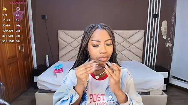 Snapshot of Raquel_jones chatting on December 1, 2025, 11:55 am Raquel jones online show from December 1, 2025, 11:55 am