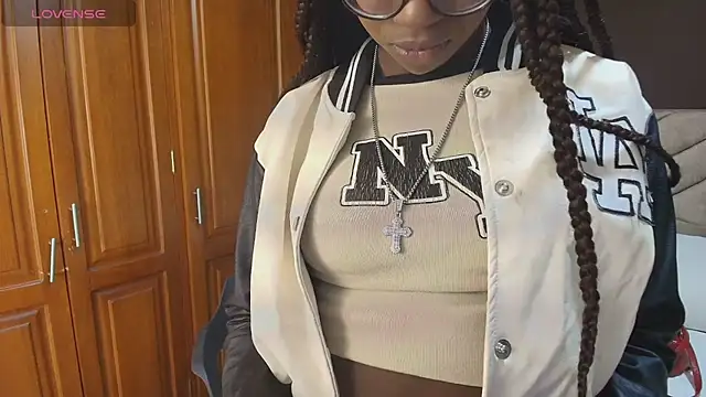 Snapshot of Raquel_jones chatting on January 9, 2026, 11:50 am Raquel jones online show from January 9, 2026, 11:50 am