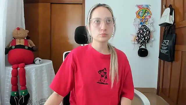 Adele johnsonn1 online show from May 22, 2026, 5:22 pm