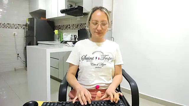 Adele johnsonn1 online show from February 17, 2025, 7:33 pm