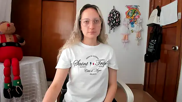 Snapshot of Adele_johnsonn1 chatting on February 25, 2026, 4:18 pm Adele johnsonn1 online show from February 25, 2026, 4:18 pm