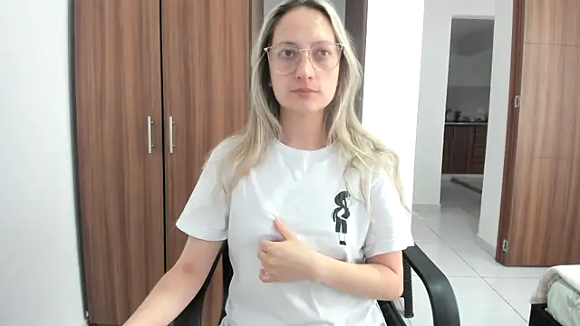 Adele johnsonn1 online show from September 11, 2025, 4:40 pm