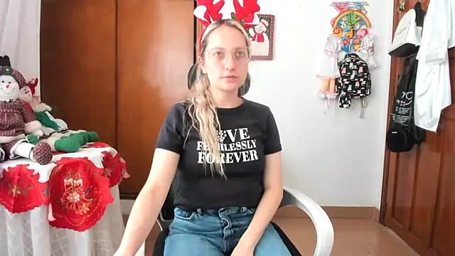 Snapshot of Adele_johnsonn1 chatting on December 19, 2025, 4:09 pm Adele johnsonn1 online show from December 19, 2025, 4:09 pm