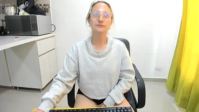 Adele johnsonn1 online show from March 13, 2025, 6:01 pm