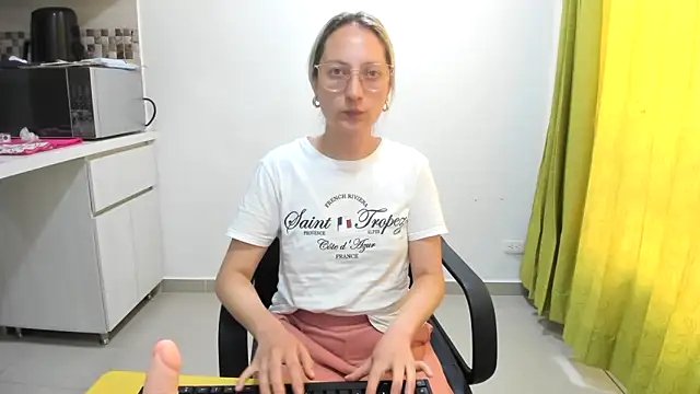 Adele johnsonn1 online show from February 17, 2025, 4:28 pm