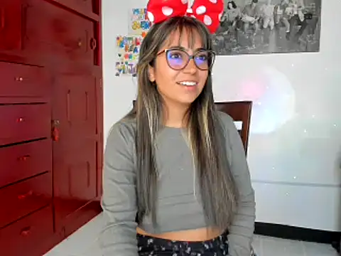 Isabellaa22 1 online show from February 10, 2025, 4:36 pm