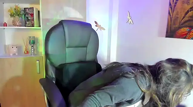 Isabellaa22 1 online show from March 6, 2025, 2:51 am