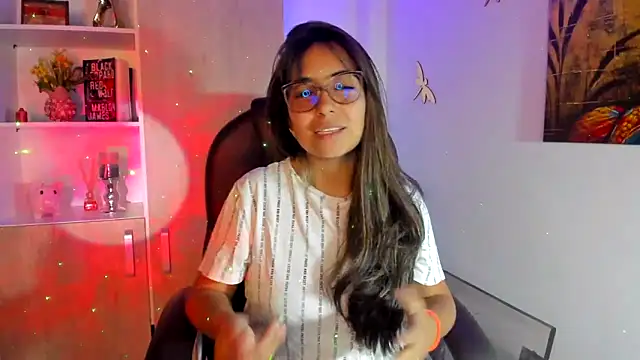 Isabellaa22 1 online show from February 28, 2025, 3:48 am