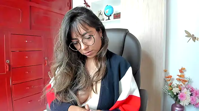 Isabellaa22 1 online show from July 7, 2026, 5:27 pm
