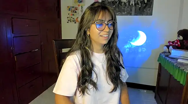 Isabellaa22 1 online show from February 6, 2025, 12:43 am