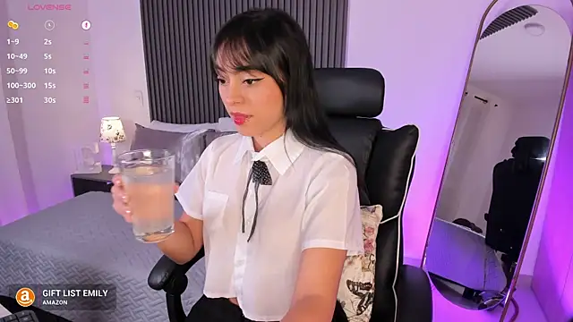 emilyruiz1 online show from March 15, 2025, 11:40 am