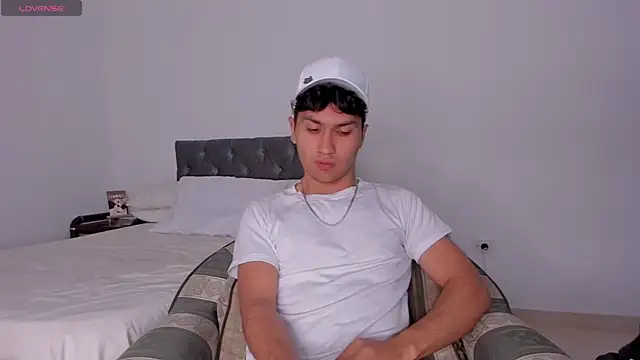 Snapshot of Valerio_James7 chatting on January 21, 2025, 6:43 am Valerio James7 online show from January 21, 2025, 6:43 am