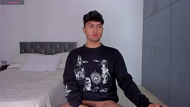 Snapshot of Valerio_James7 chatting on February 10, 2025, 2:48 pm Valerio James7 online show from February 10, 2025, 2:48 pm