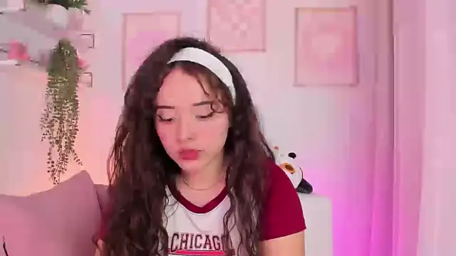 Snapshot of Aurora_aaa chatting on February 7, 2025, 9:26 pm Aurora aaa online show from February 7, 2025, 9:26 pm