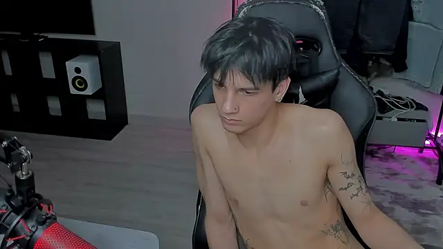 Snapshot of MarkBrowniii chatting on March 6, 2025, 12:10 am MarkBrowniii online show from March 6, 2025, 12:10 am