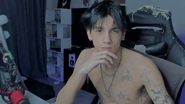 Snapshot of MarkBrowniii chatting on October 12, 2025, 8:32 pm MarkBrowniii online show from October 12, 2025, 8:32 pm