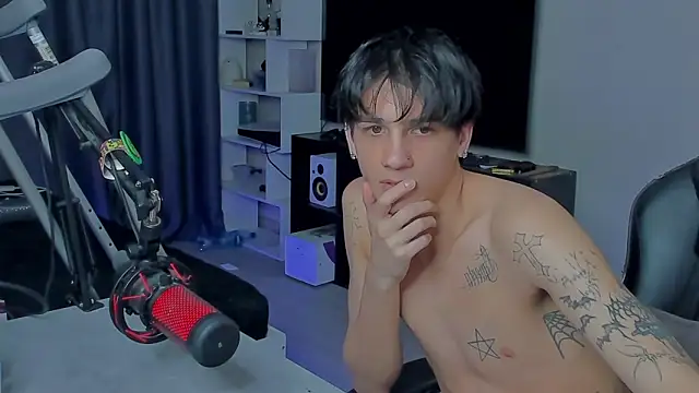 Snapshot of MarkBrowniii chatting on September 9, 2025, 12:32 am MarkBrowniii online show from September 9, 2025, 12:32 am