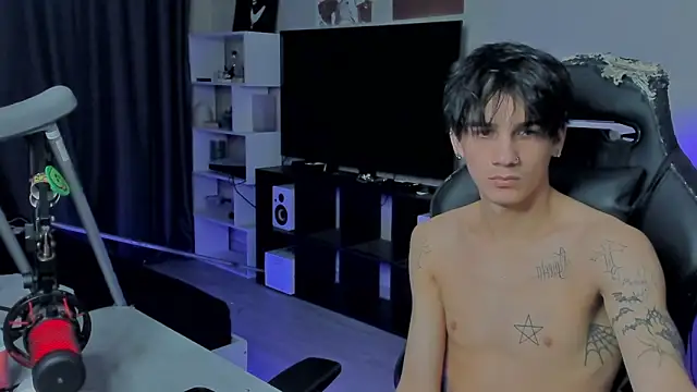 Snapshot of MarkBrowniii chatting on September 19, 2025, 5:22 am MarkBrowniii online show from September 19, 2025, 5:22 am