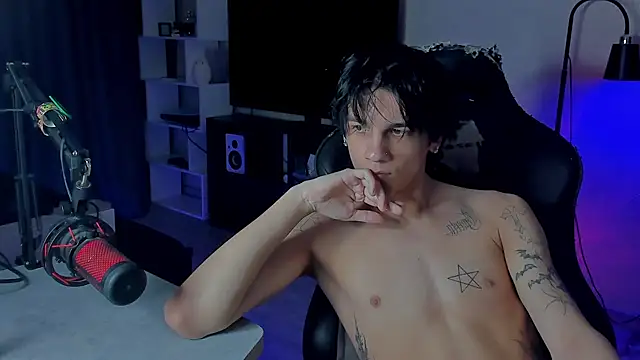 Snapshot of MarkBrowniii chatting on December 4, 2025, 9:14 pm MarkBrowniii online show from December 4, 2025, 9:14 pm