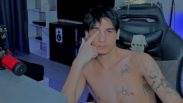 Snapshot of MarkBrowniii chatting on December 20, 2025, 9:17 pm MarkBrowniii online show from December 20, 2025, 9:17 pm