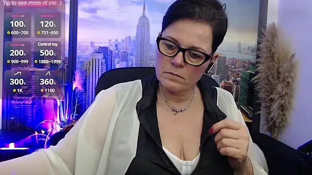 Snapshot of ninarandmann chatting on February 23, 2025, 6:34 pm ninarandmann online show from February 23, 2025, 6:34 pm