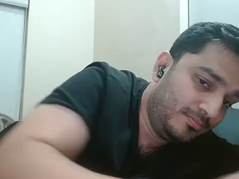 Snapshot of robintoit chatting on June 23, 2026, 5:55 pm robintoit online show from June 23, 2026, 5:55 pm