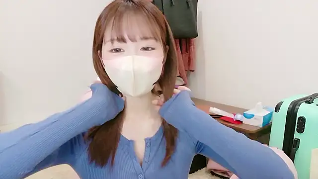 Snapshot of Yui-Ch chatting on February 16, 2026, 1:10 pm Yui-Ch online show from February 16, 2026, 1:10 pm