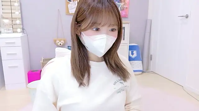 Yui-Ch online show from October 6, 2025, 1:12 pm