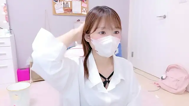 Yui-Ch online show from November 7, 2025, 12:21 pm