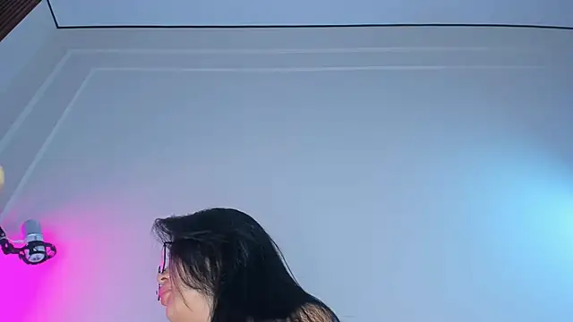 maakimo online show from December 1, 2025, 4:02 am