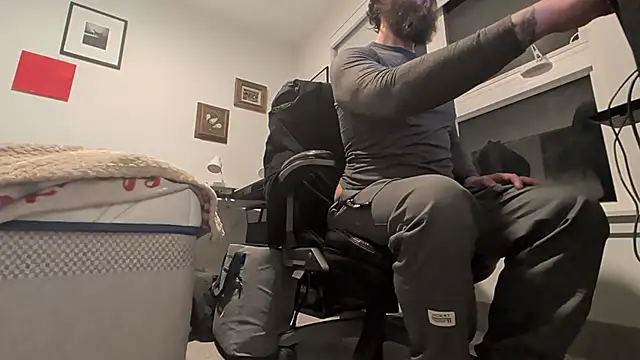 Armyexhibitionistvet online show from December 14, 2025, 8:31 am