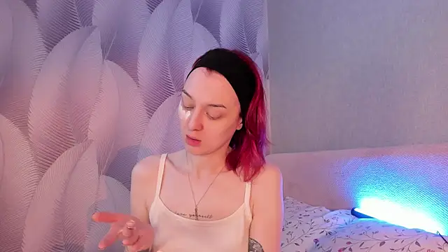 Snapshot of CrystalRey chatting on March 21, 2025, 5:21 am CrystalRey online show from March 21, 2025, 5:21 am