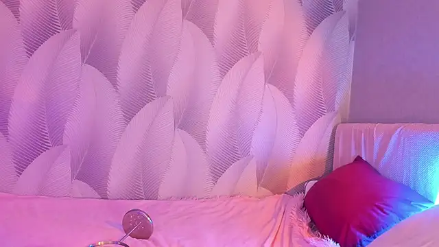 Snapshot of CrystalRey chatting on March 11, 2025, 5:24 am CrystalRey online show from March 11, 2025, 5:24 am