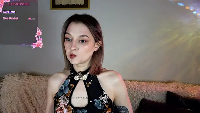 Snapshot of CrystalRey chatting on October 6, 2025, 6:25 am CrystalRey online show from October 6, 2025, 6:25 am